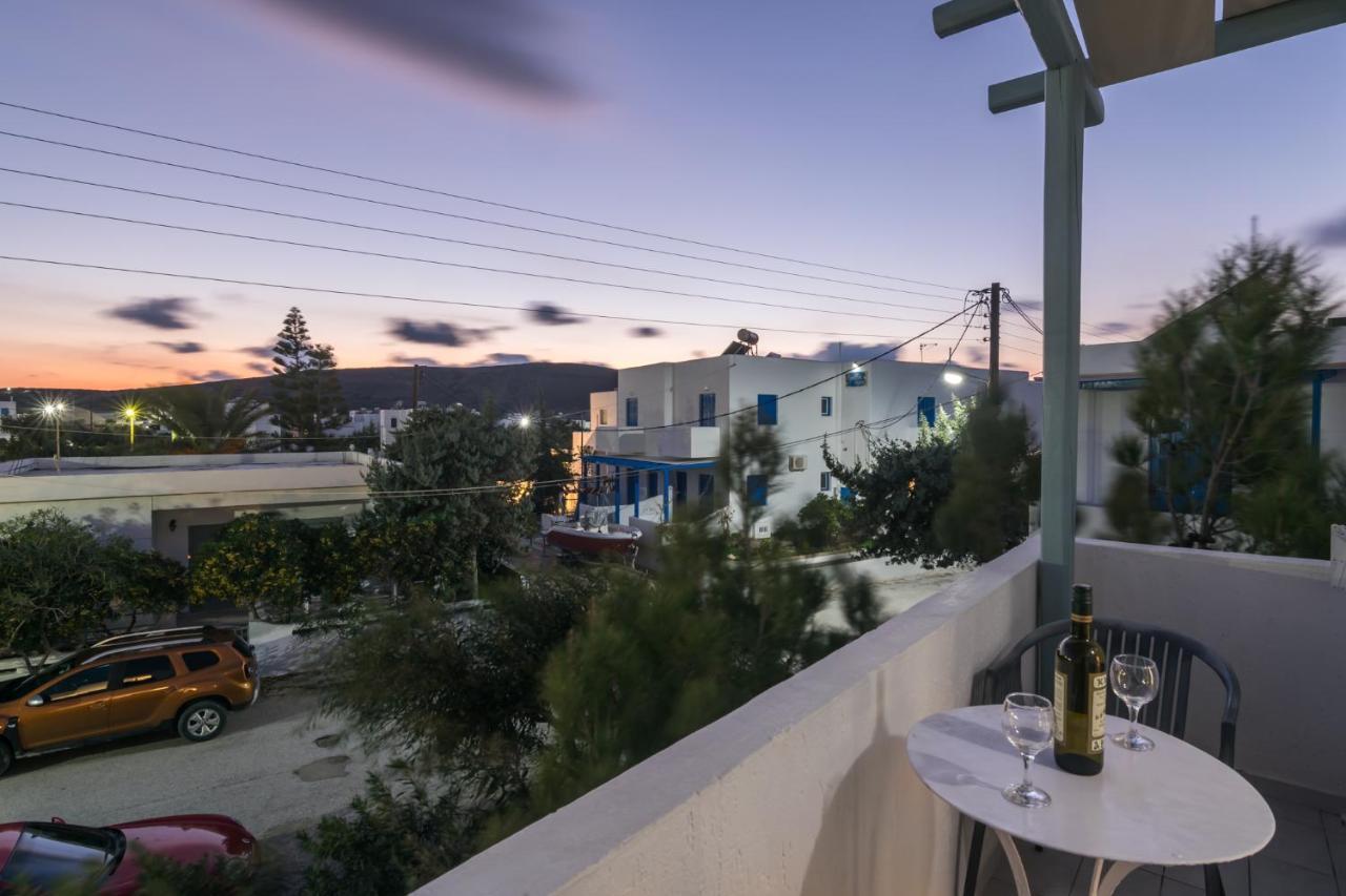 Venia'S Guesthouse Pollonia Ngoại thất bức ảnh
