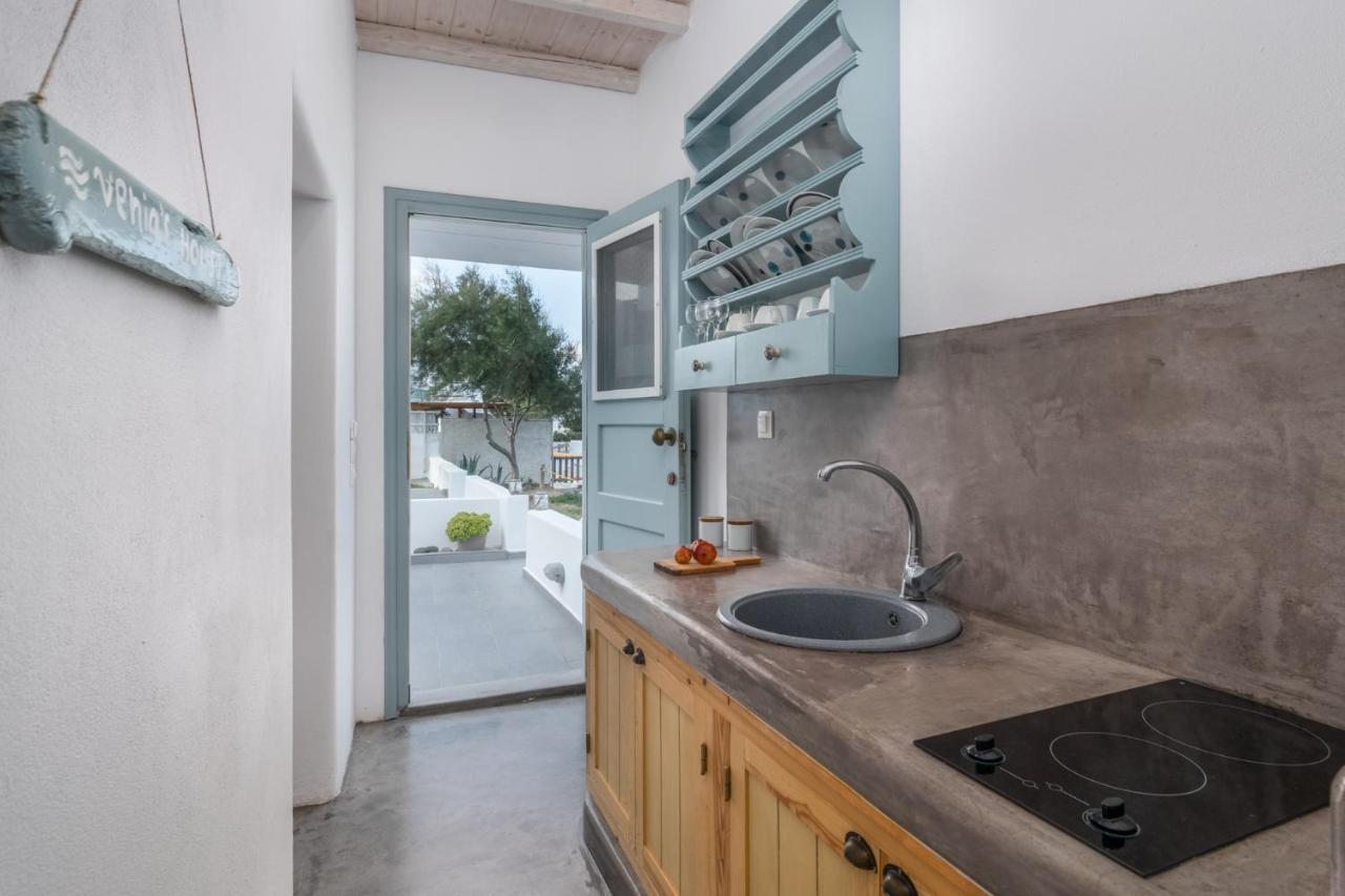 Venia'S Guesthouse Pollonia Ngoại thất bức ảnh
