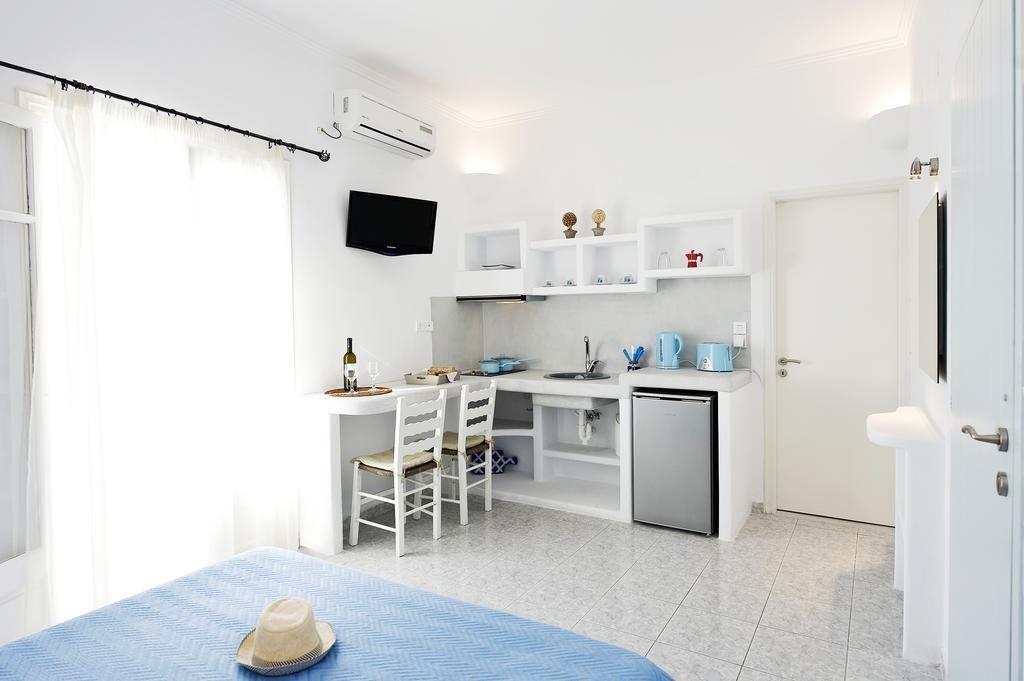 Venia'S Guesthouse Pollonia Ngoại thất bức ảnh